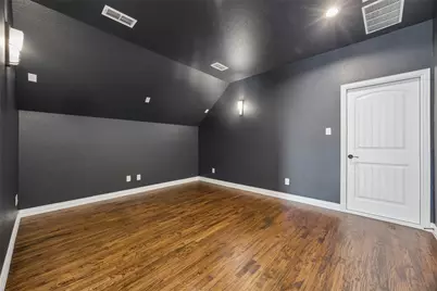2526 Fruitland Avenue, Farmers Branch, TX 75234 - Photo 32