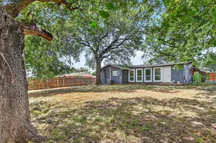 1325 Cloverdale Dr, Fort Worth, TX 76134 - Photo 14
