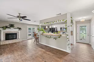 2015 Roberts Dr, Granbury, TX 76048 - Photo 4