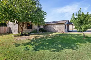 2015 Roberts Dr, Granbury, TX 76048 - Photo 2