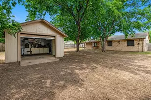 2015 Roberts Dr, Granbury, TX 76048 - Photo 24