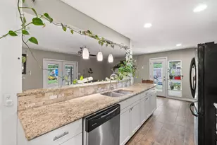 2015 Roberts Dr, Granbury, TX 76048 - Photo 8