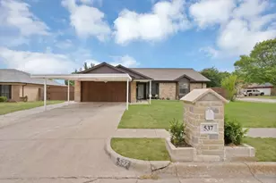 537 N Park Dr, Saginaw, TX 76179 - Photo 1