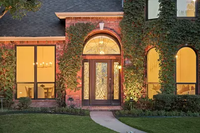 9910 Lincolnshire Lane, Rowlett, TX 75087 - Photo 2
