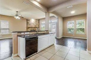 1014 Kaylie St, Grand Prairie, TX 75052 - Photo 8