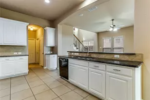 1014 Kaylie St, Grand Prairie, TX 75052 - Photo 12