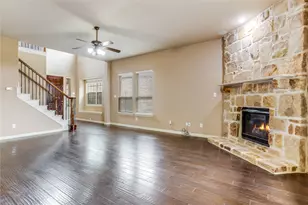 1014 Kaylie St, Grand Prairie, TX 75052 - Photo 4