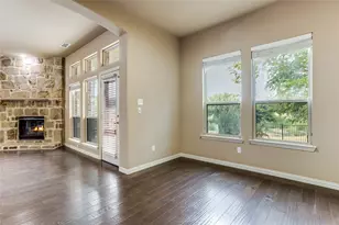 1014 Kaylie St, Grand Prairie, TX 75052 - Photo 10