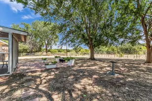261 Oakview Cir, Waco, TX 76705 - Photo 2