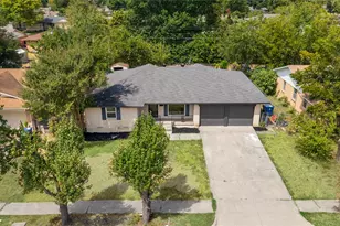2517 Livenshire Dr, Garland, TX 75041 - Photo 2