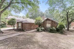542 Renee Ln, DeSoto, TX 75115 - Photo 2
