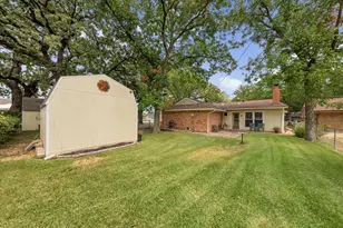 519 Staffordshire Dr, Irving, TX 75061 - Photo 18