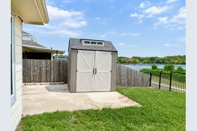 10400 Lake Park Drive, Hurst, TX 76053 - Photo 18