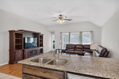 902 Mockingbird Lane, Glenn Heights, TX 75154 - Photo 10