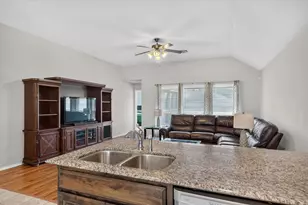 902 Mockingbird Ln, Glenn Heights, TX 75154 - Photo 10