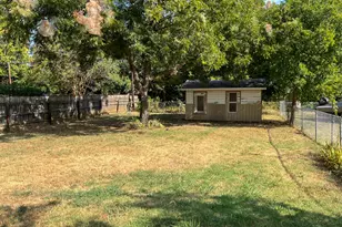 1527 W Gandy St, Denison, TX 75020 - Photo 4