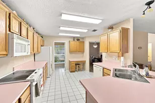 212 Armstrong Dr, Cedar Hill, TX 75104 - Photo 4
