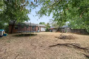 1405 Grace St, Arlington, TX 76010 - Photo 10