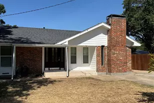 911 English St, Irving, TX 75061 - Photo 2