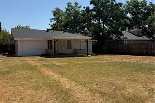 911 English St, Irving, TX 75061 - Photo 8