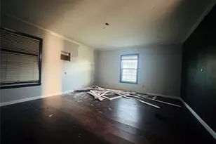208 S Church St, Elm Mott, TX 76640 - Photo 20
