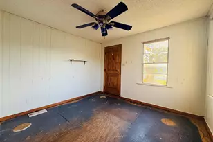 208 S Church St, Elm Mott, TX 76640 - Photo 6