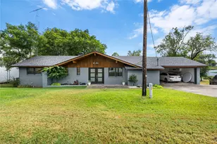 80 Bayside Cir, Gainesville, TX 76240 - Photo 1