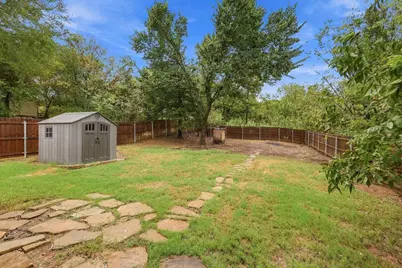 225 E Washington Street, Denison, TX 75021 - Photo 32