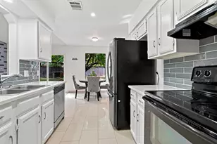 6400 Twin Spruce Ct, Arlington, TX 76018 - Photo 18