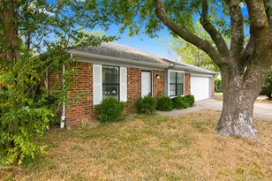 6400 Twin Spruce Ct, Arlington, TX 76018 - Photo 2