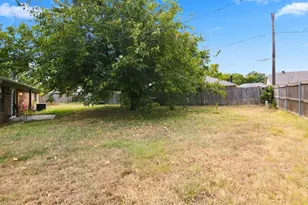 6400 Twin Spruce Ct, Arlington, TX 76018 - Photo 34