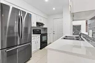 6400 Twin Spruce Ct, Arlington, TX 76018 - Photo 16