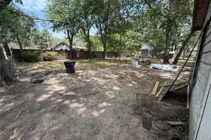 327 W Hester St, Sherman, TX 75090 - Photo 22