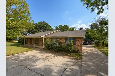 417 W McCart Street, Krum, TX 76249 - Photo 2