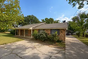 417 W McCart St, Krum, TX 76249 - Photo 2
