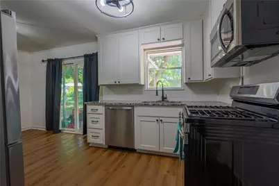 807 N Lacy Drive, Lacy Lakeview, TX 76705 - Photo 8