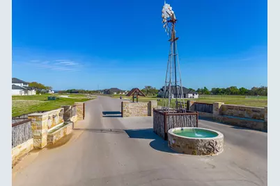 113 Dan Russell Bend, Weatherford, TX 76087 - Photo 4