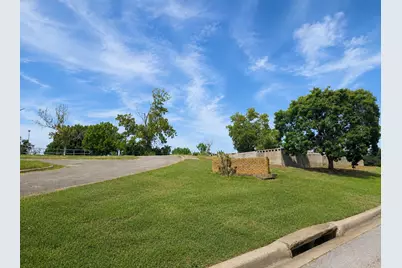 105 Memorial Drive, Denison, TX 75020 - Photo 2
