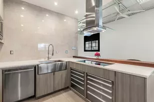 215 N Walton St, Dallas, TX 75226 - Photo 8