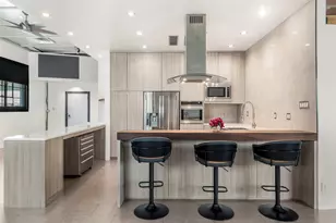 215 N Walton St, Dallas, TX 75226 - Photo 2