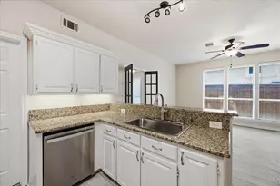 2203 Meadowstone Dr, Carrollton, TX 75006 - Photo 10