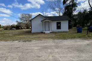 801 Walnut St, Trinidad, TX 75163 - Photo 2