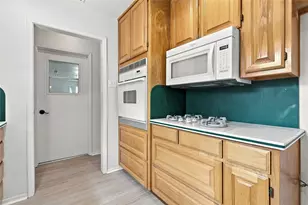 820 E Windsor Dr, Denton, TX 76209 - Photo 10