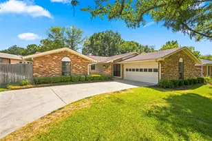 820 E Windsor Dr, Denton, TX 76209 - Photo 2