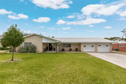 1607 Earl Street, Goldthwaite, TX 76844 - Photo 1