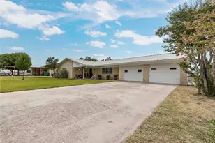 1607 Earl St, Goldthwaite, TX 76844 - Photo 32