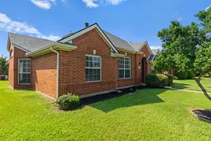 3860 Gillespie Dr, Carrollton, TX 75010 - Photo 4
