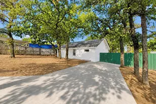 1005 Winnie St, Fort Worth, TX 76112 - Photo 2
