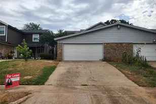1425 Palmnold Cir W, Fort Worth, TX 76120 - Photo 2