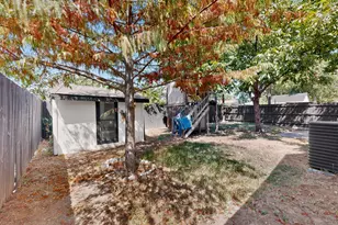 2441 Lakeshore Dr, Grand Prairie, TX 75051 - Photo 40